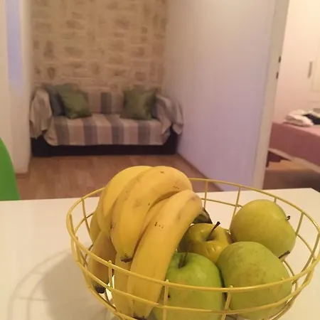 Violet Apartment Split