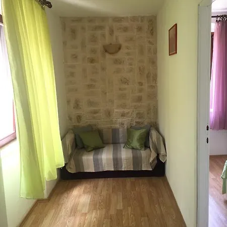 Violet Apartment Split