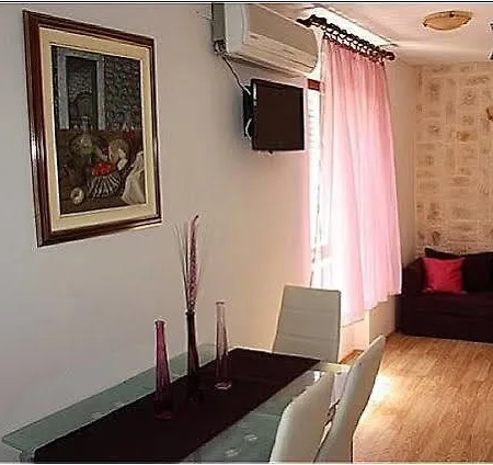 Violet Apartment Split
