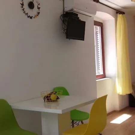 Violet Apartment *
