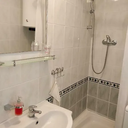 Violet Apartment Split